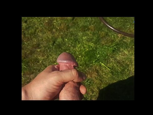 ❤️ گرم hottie پنهنجي گلابي pussy fucked حاصل ڪري ۽ هڪ اونهاري جي باغ ۾ squirt سان cums ☑ معياري فحش